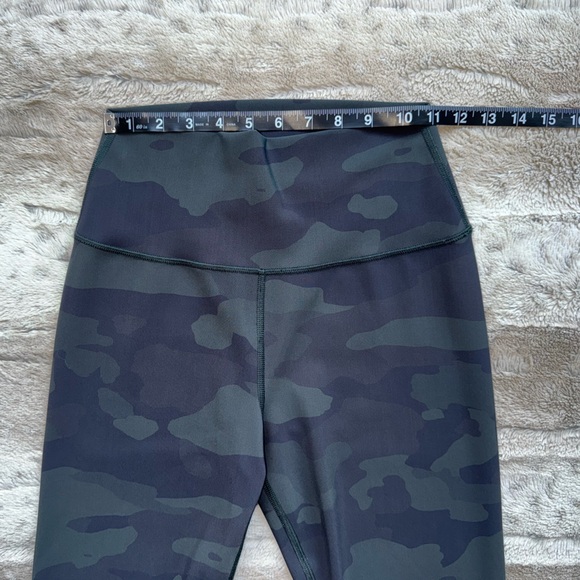 Alo Yoga High-Waist Camo Vapor Legging in Hunter Camouflage Size S - Picture 12 of 16